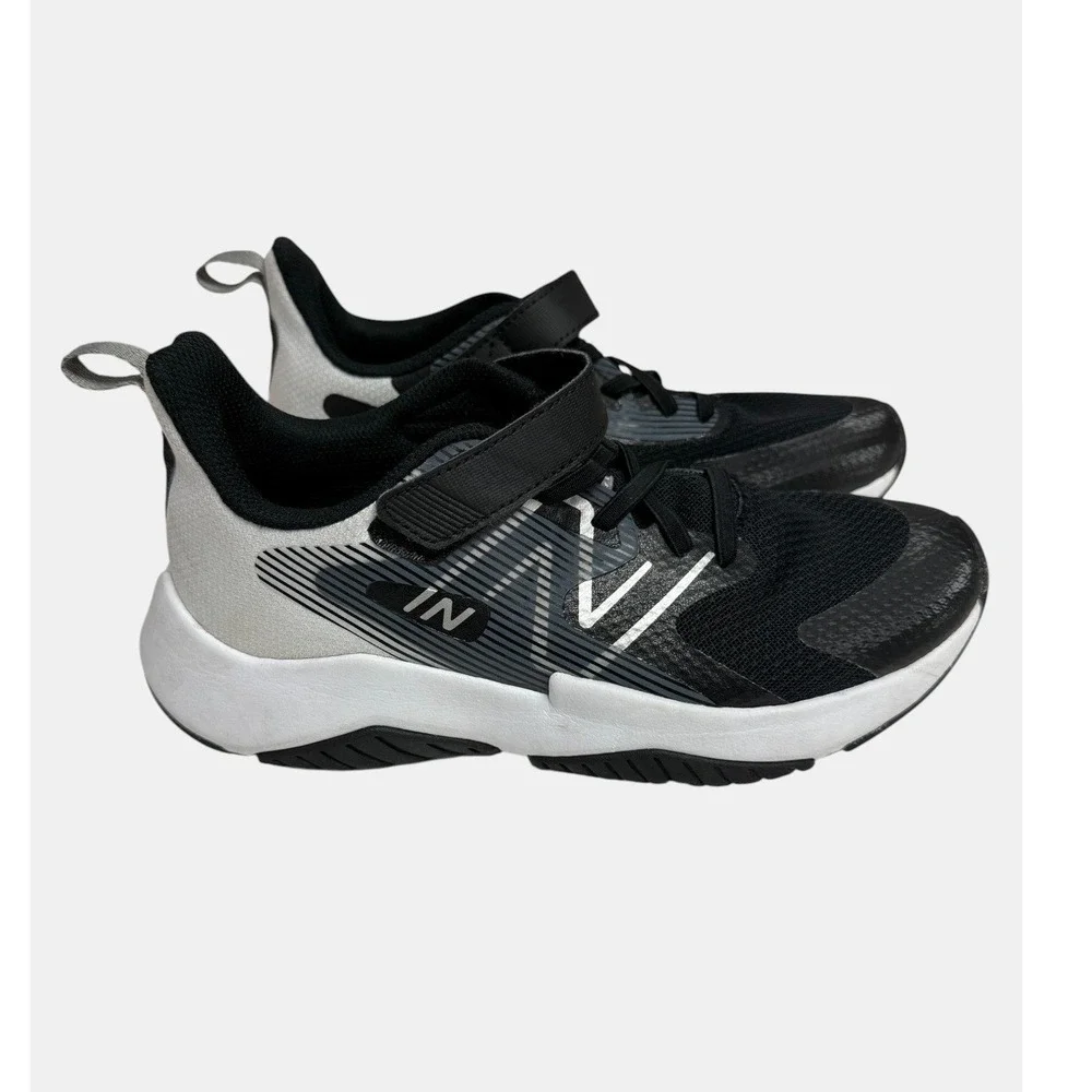 New Balance Rave Run v2 Sneakers BIG KIDS 5.5 Black Gray Athletic Running Shoes